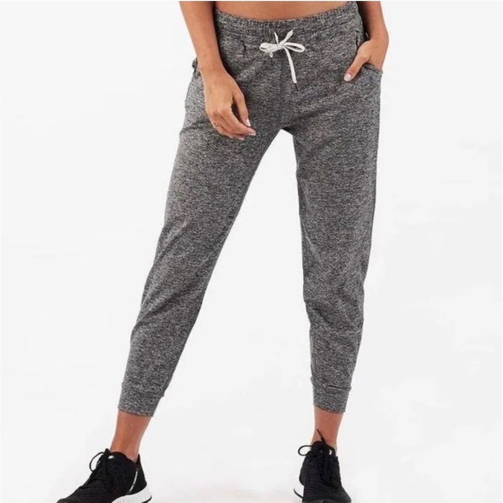Vuori Heather Gray performance jogger size M